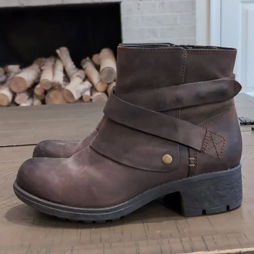 Clarks Artisan Mansi Calla Women's Rugged Brown Leather Ankle Boots  Sz 8 - Picture 4 of 10